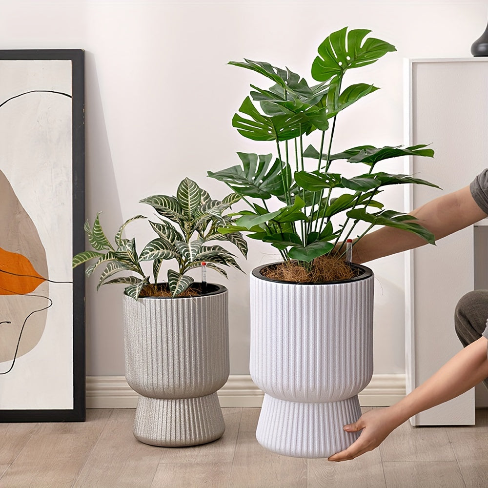 Self-Watering Planter with Level Indicator