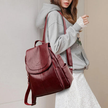 Woman wearing the leather backpack