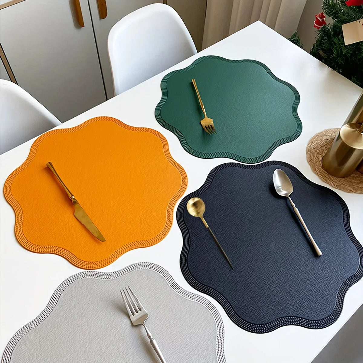 FloraMat Embossed Round Placemats