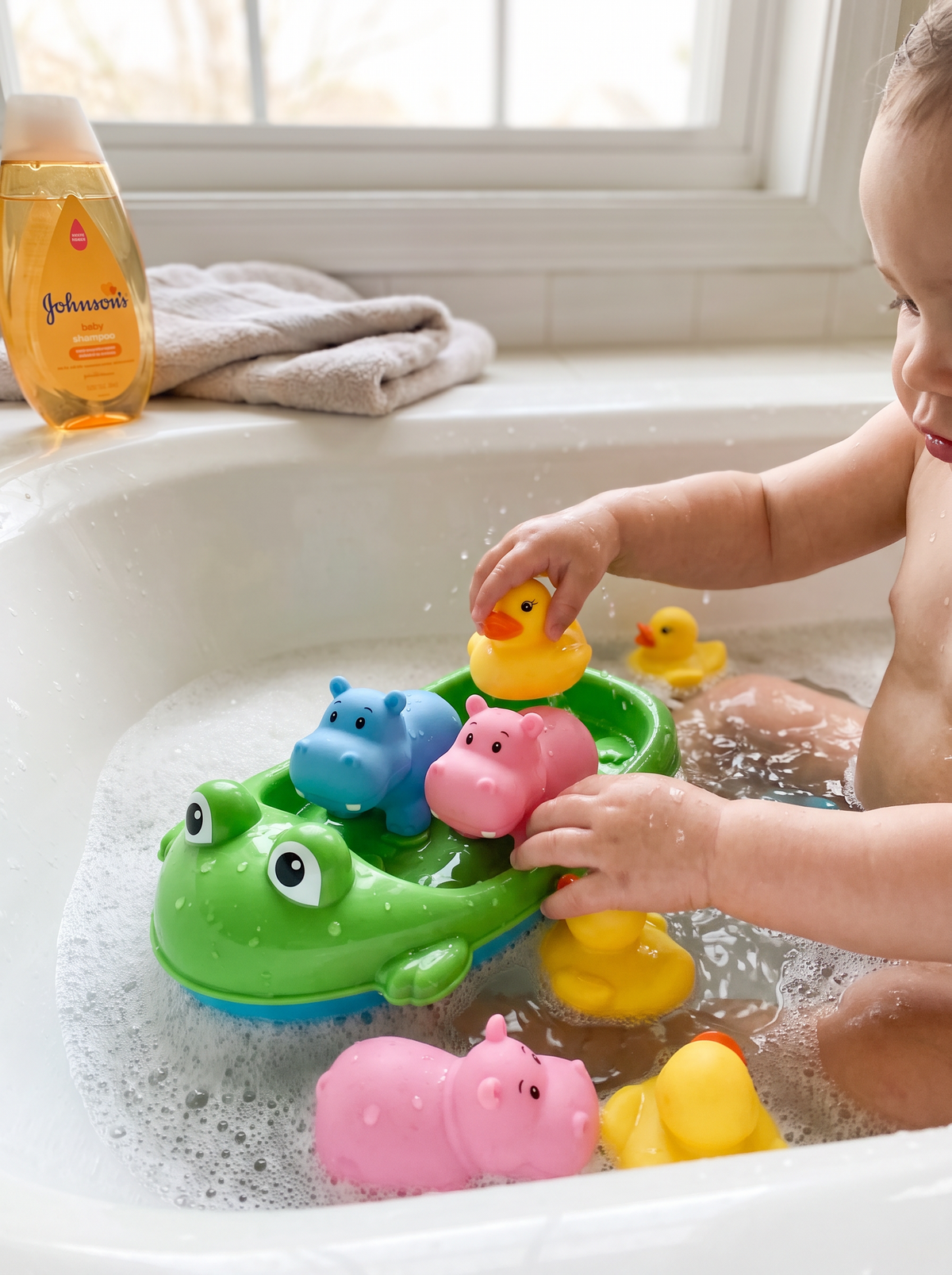 Floating Animal Bath Toy Set lifestyle 3