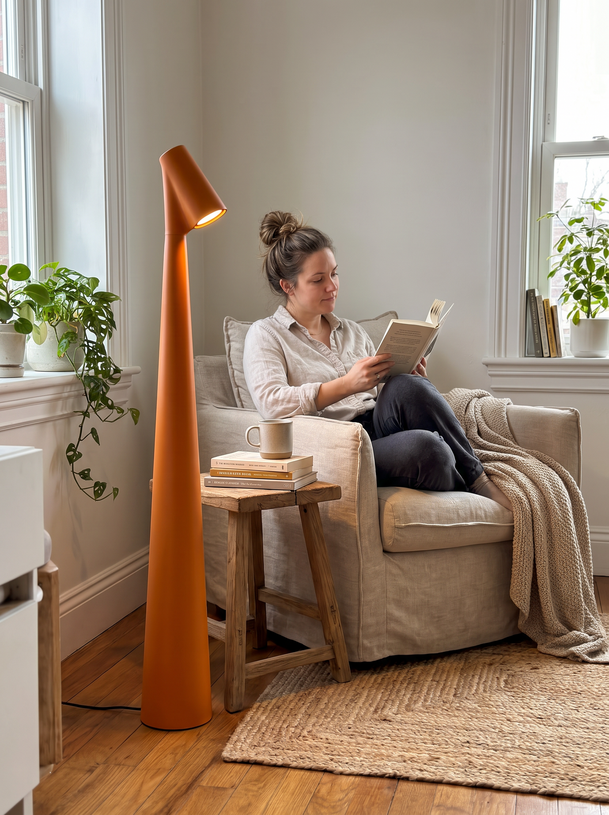 Glowora Rechargeable Table Lamp lifestyle 1